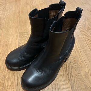 Black 12WW Rebel Lug Heel Chelsea - Women’s WYDR